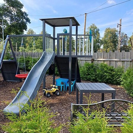 Green Garden & Private Parking Apartments With Playground リガ エクステリア 写真