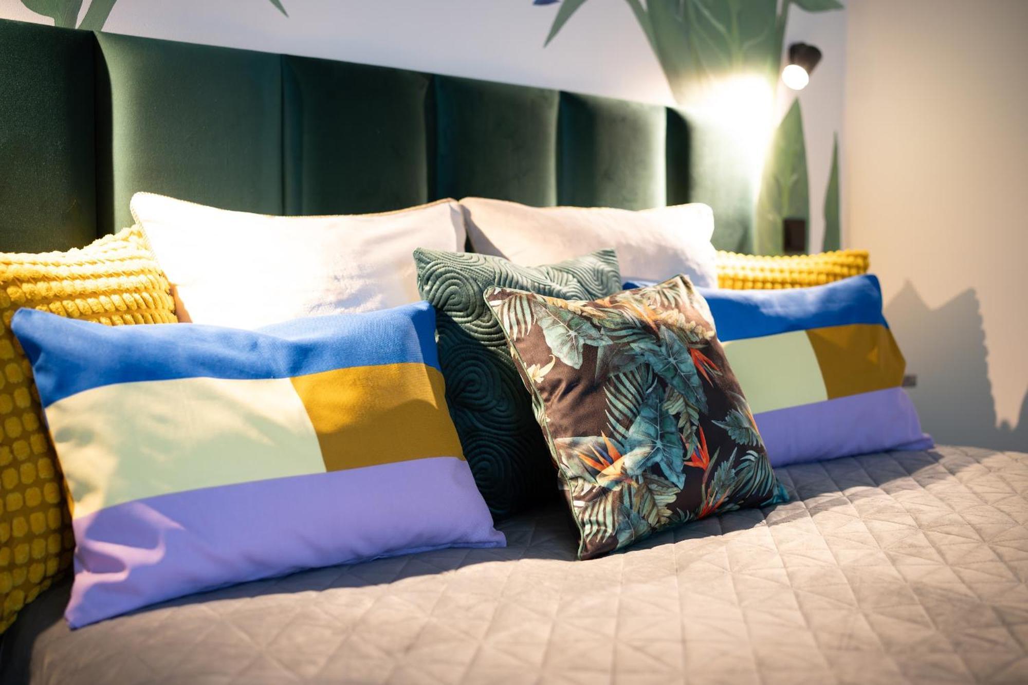 Green Garden & Private Parking Apartments With Playground リガ エクステリア 写真